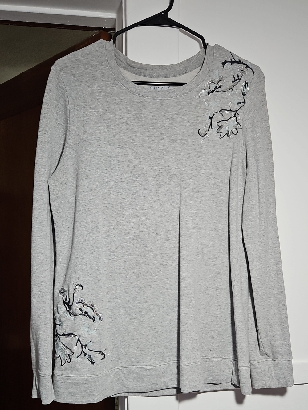 Simply Styled Light Gray Embroidered Cequins Long Sleeve T-Shirt Top Size L EUC